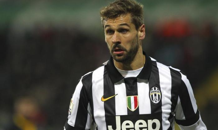 利物浦面部战斗在juventus前锋fernando llorente的比赛中