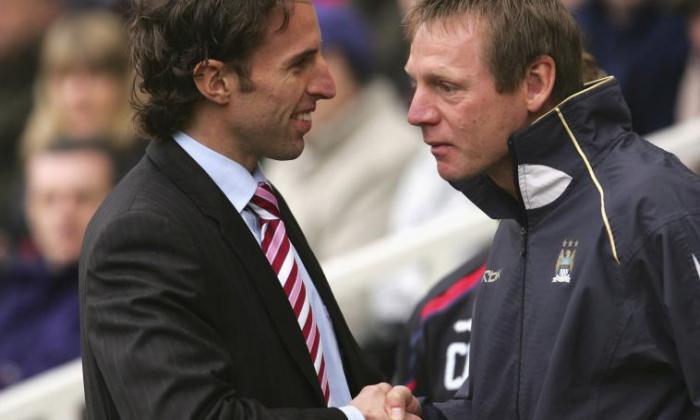 独家 -  FA'Groving'Gareth Southgate为英格兰最佳工作，据称Stuart Pearce