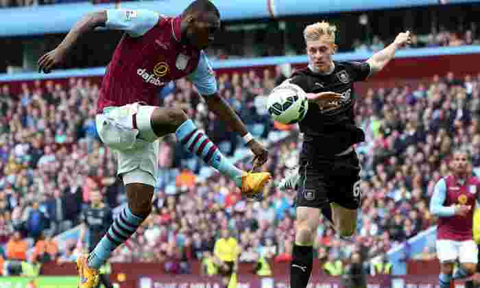 Aston Villa Abriad In Awardis  -  Aston Villa的独家 - 在利物浦目标Christian Benteke