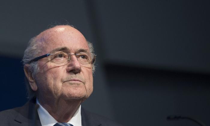 “任何叫我腐败的人都应该被送到监狱，'Flasts FIFA总统Sepp Blatter