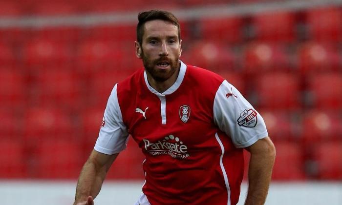 FA Ban Rotherham Defender Kirk Broadfoot为口头滥用James McClean的十场比赛