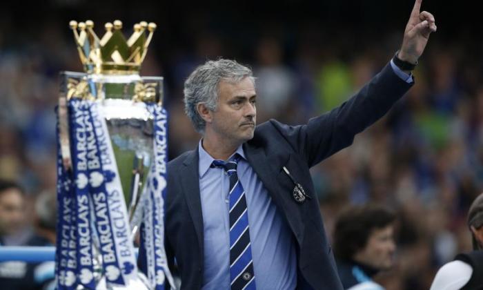 切尔西经理Jose Mourinho签署了新的为期四年合同