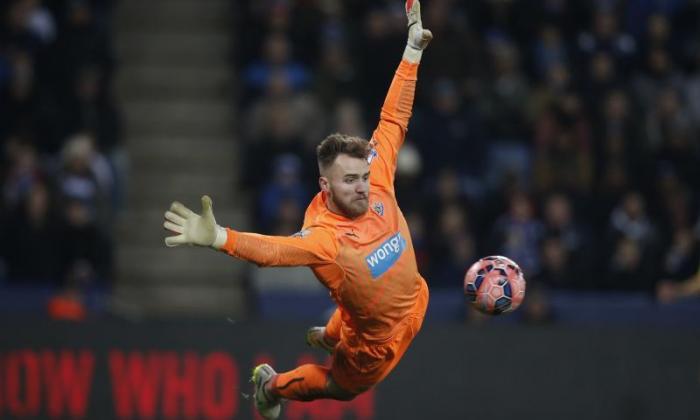 前纽卡斯尔守门员Jak Alnwick Joins Port Vale