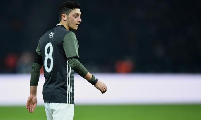 另一个阿森纳星为巴塞罗那设置？根据报告，加泰罗斯监测Mesut Ozil